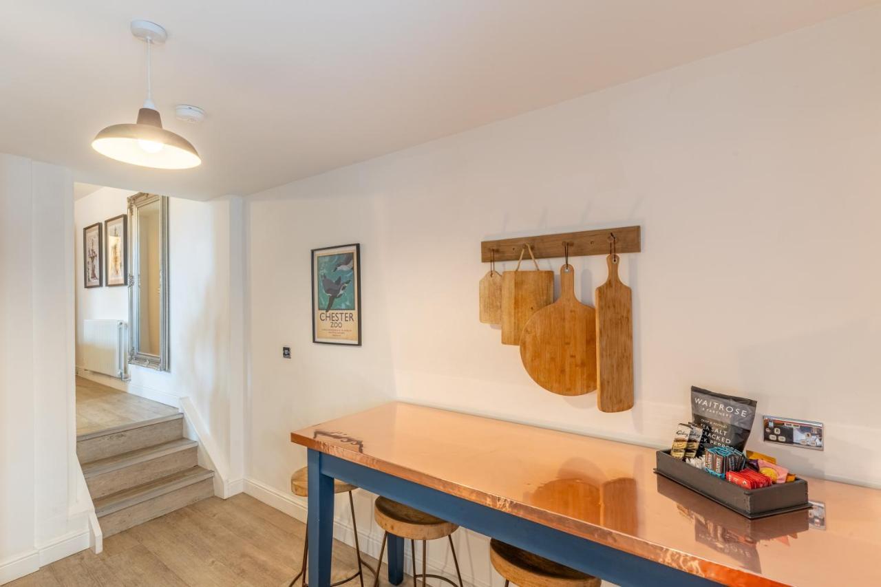 Luxury Chapel Apartment Within City Walls Chester Eksteriør bilde